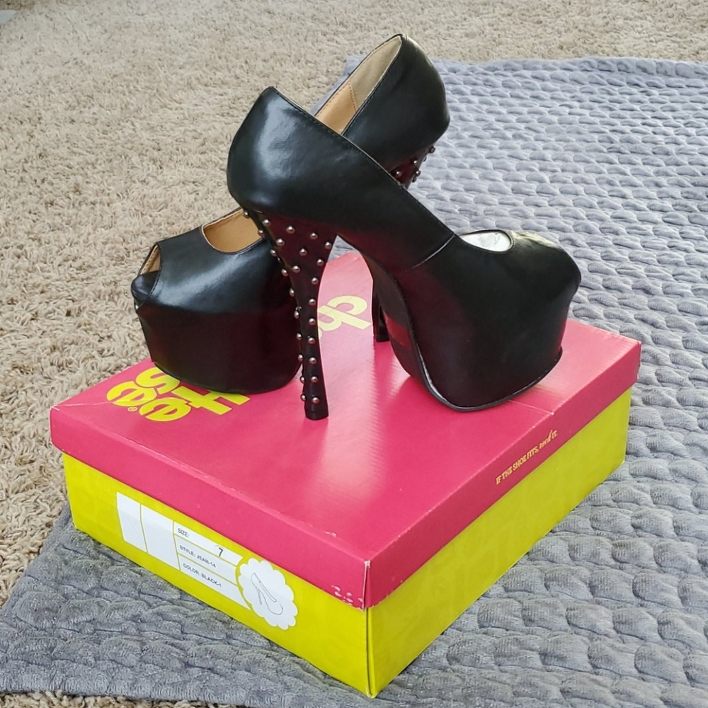 NWT Sexy stiletto heels 👠
